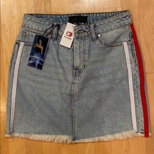 NWT Kendall + Kyle Skirt